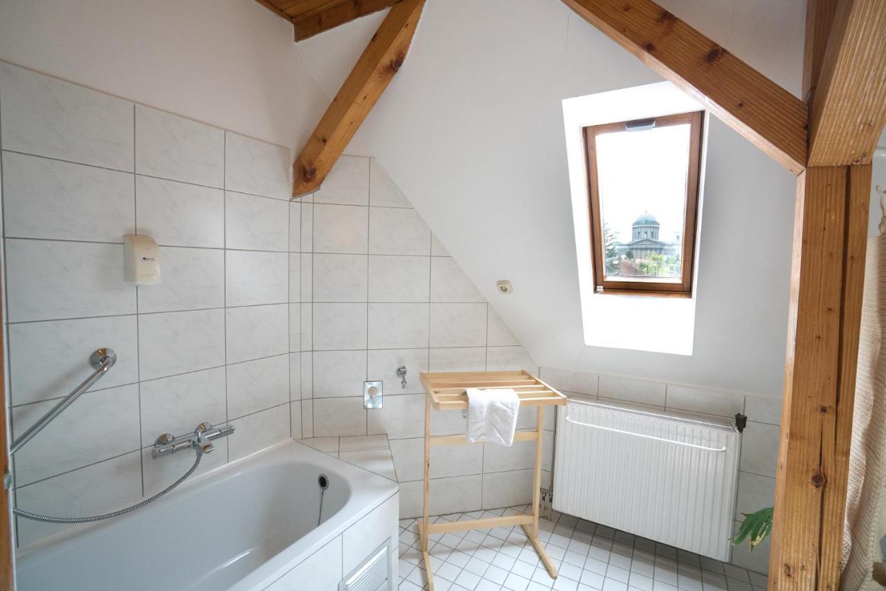 Szent Kristof Panzio Bed & Breakfast Esztergom Exterior photo